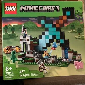 New, never opened Minecraft Lego set. The sword outpost. 8+ 427 pieces. #21244